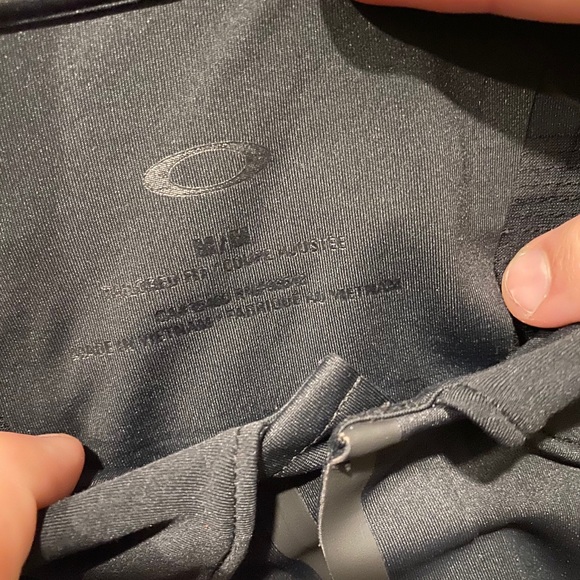 Oakley Medium Men’s Polo - Picture 3 of 3